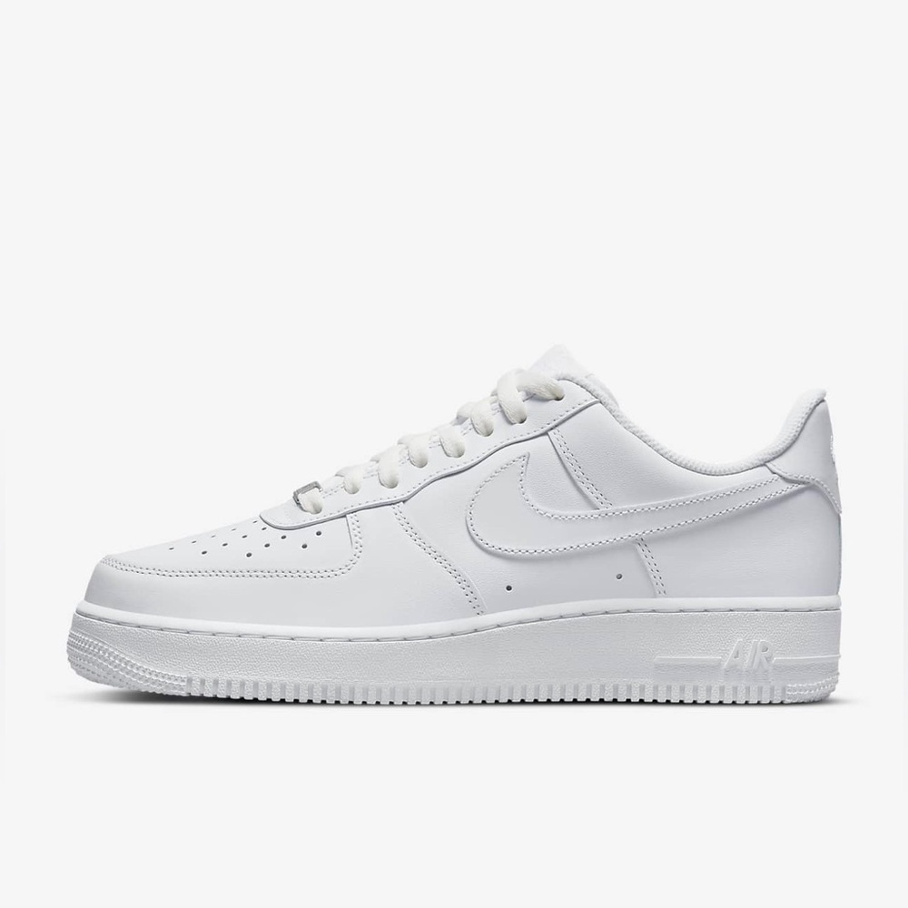Nike White Air Force 1 '07 Sz. 6​​​​​​​​​​​​